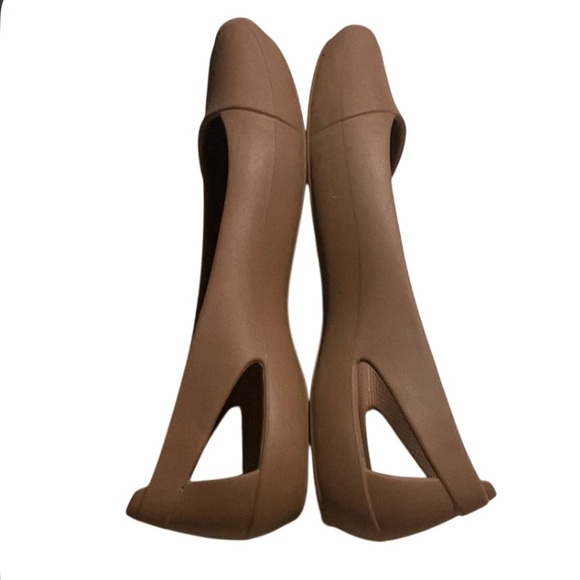 CROCS ICONIC LAURA WOMENS SZ 8 Brown SLIP ON BALLERINA CUTOUTS FLATS - Picture 4 of 7